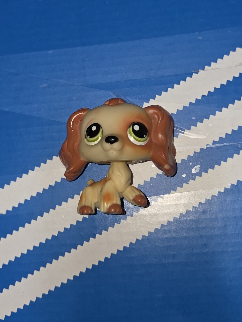Littlest Pet Shop LPS Cocker Spaniel Tan and Brown Puppy Figure with Green Eyes